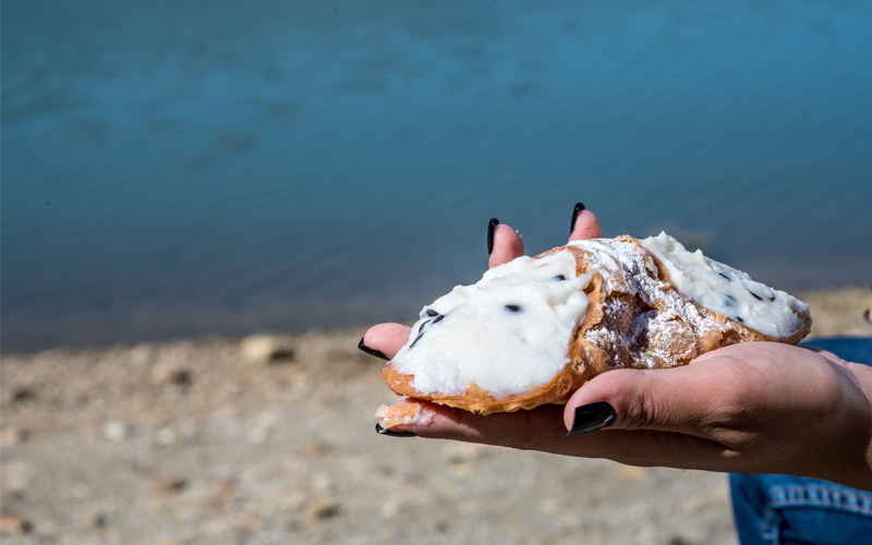 El Cannolo siciliano: la historia de un mito de la gastronomía local